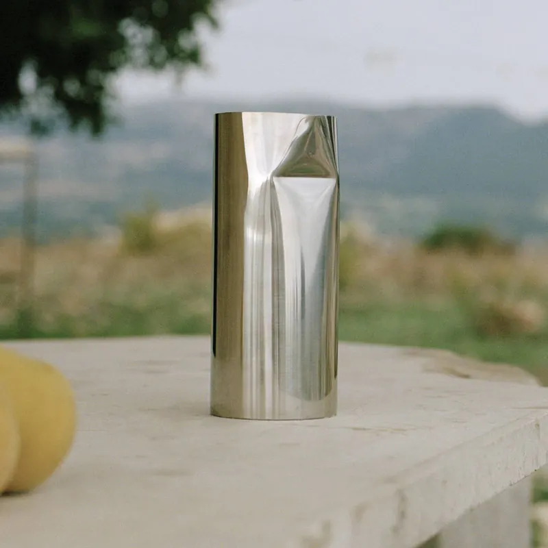 New Works Karafka Pleat, 0,9 litra, stal szlachetna, lustrzane wykończenie