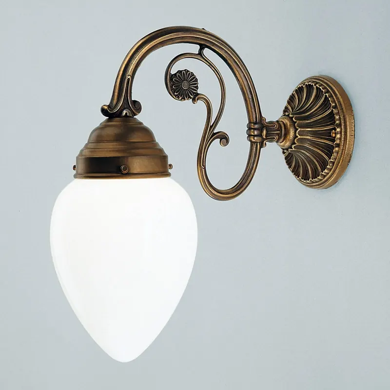 Lampa ścienna z berlińskiego mosiądzu Mario