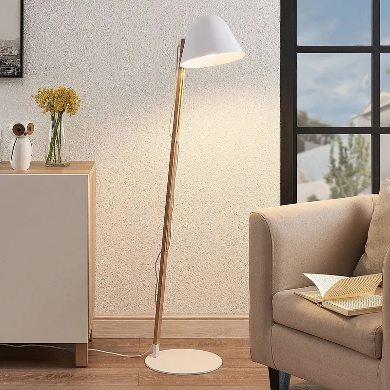 Lindby Tetja lampa podłogowa drewniana, biała