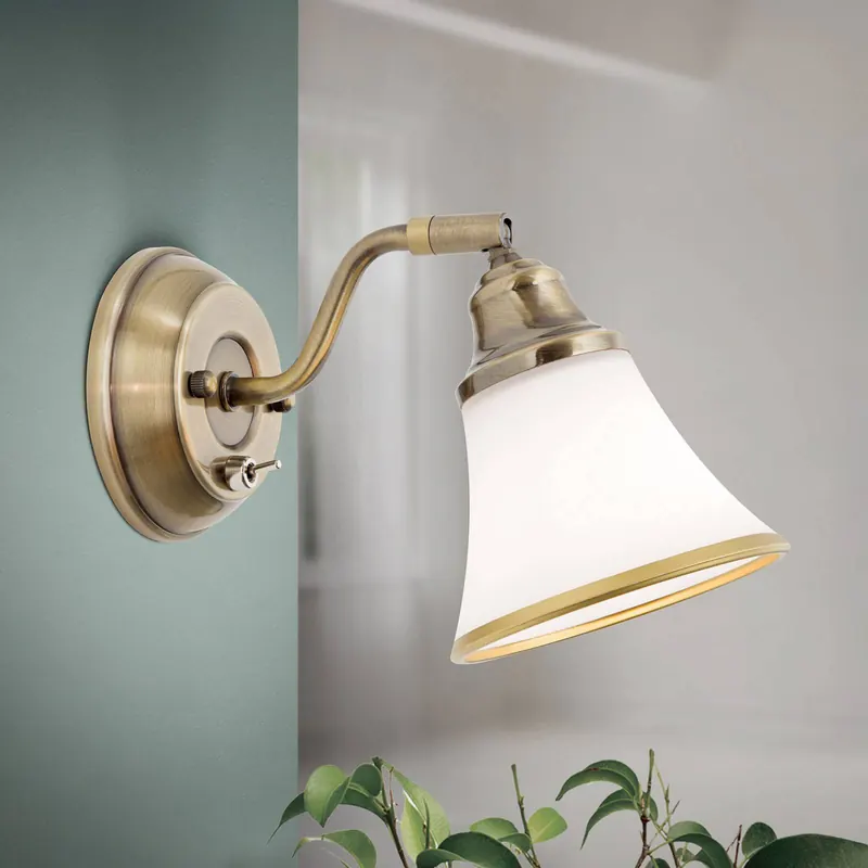 Klasyczna lampa ścienna TILDA z regulowaną głowicą