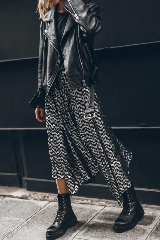 Mikuta The Metallic Chill Skirt Black Maat: M | Maxi Rokken Outlet | Dames | Zwart