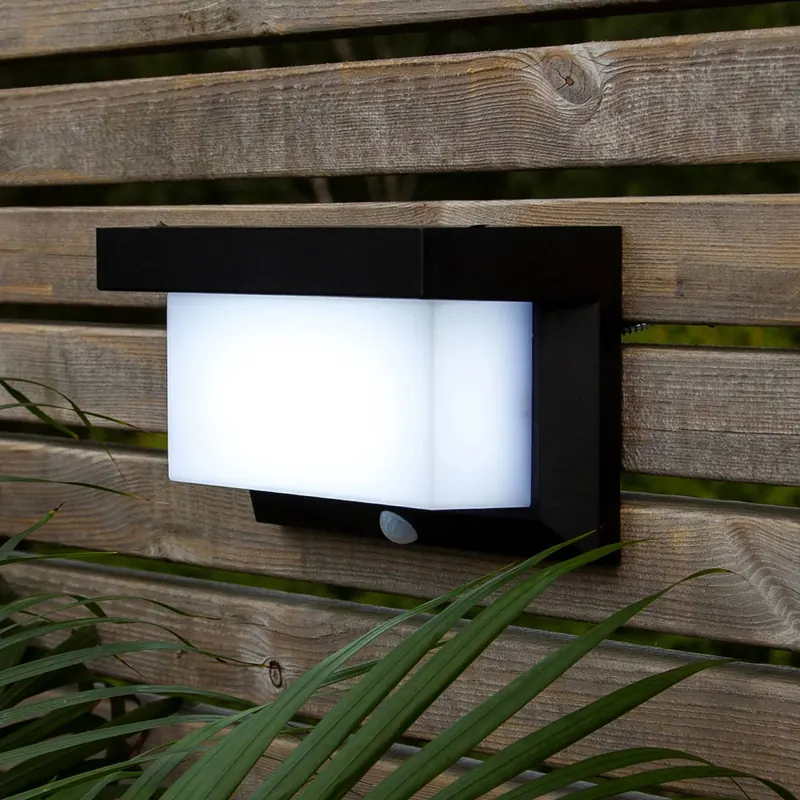 Lampa ścienna LED Valla z czujnikiem ruchu