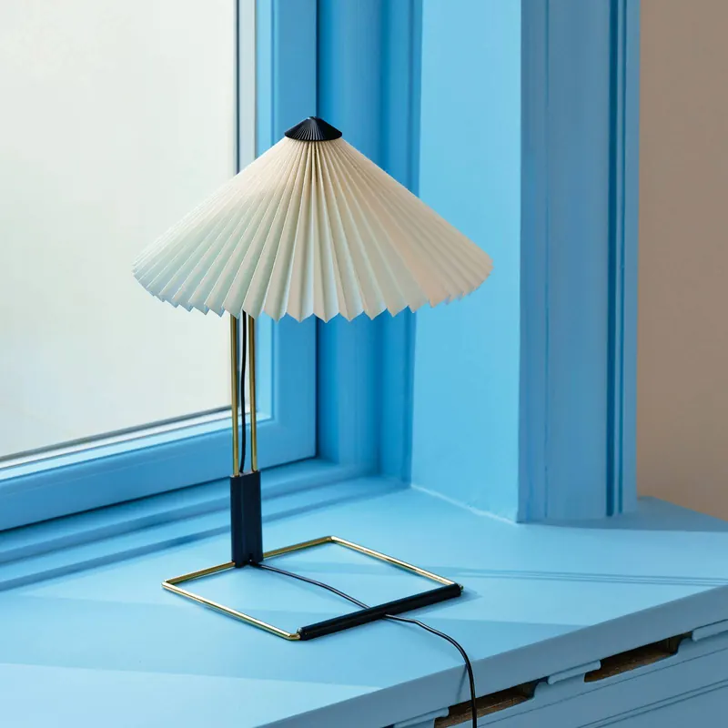 Lampa stołowa LED HAY Matin, biała/mosiężna, wysokość 38 cm