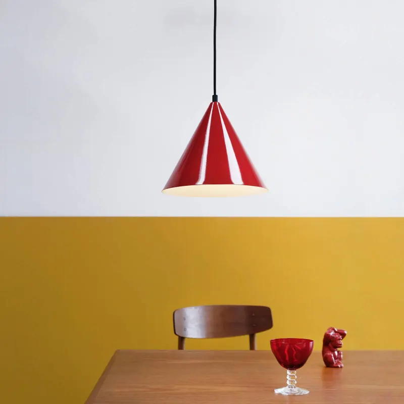 Lampa wisząca Dyberg Larsen Ron, błyszcząca, ciemnoczerwona