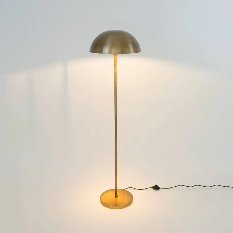 Lampa stojąca Fungo, świecąca w dół, złota