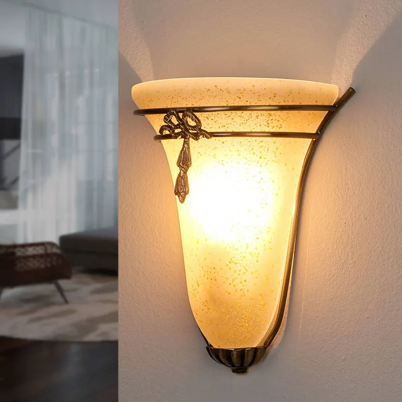 Antycznie prezentująca się lampa ścienna ASCANA