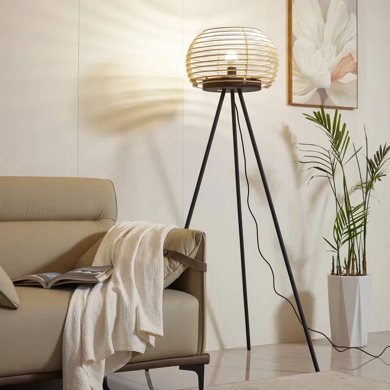 Lampa stojąca Lindby Ediz, czarna, drewno, 159 cm wysokości, E27