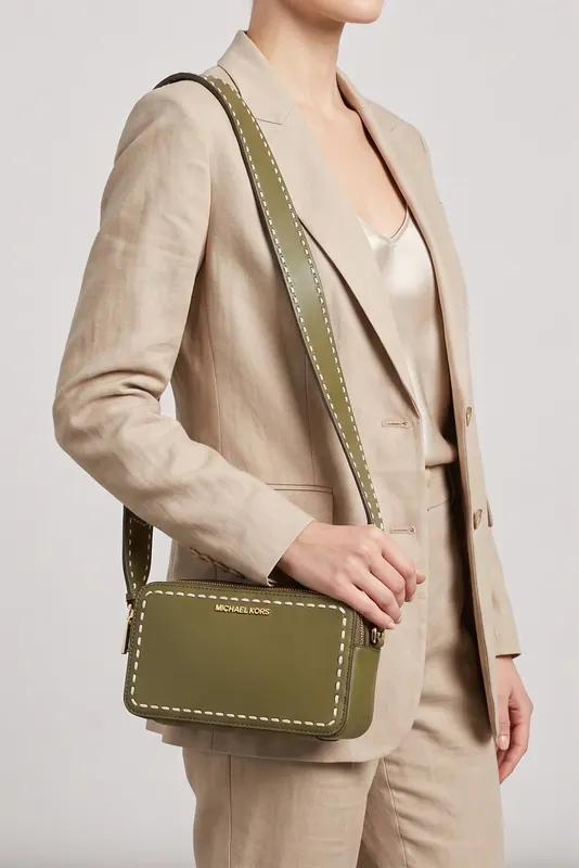 Michael Kors Small Double Zip Camera Crossbody Smokey Olive Maat: OS | Schoudertassen Outlet | Dames | Groen