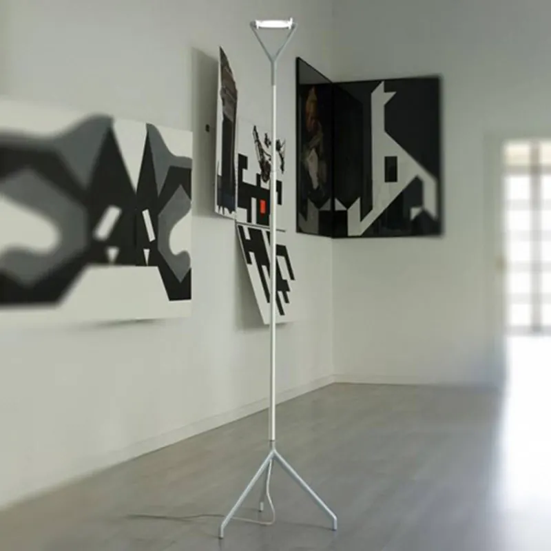 Lola - wielofunkcyjna lampa stojąca