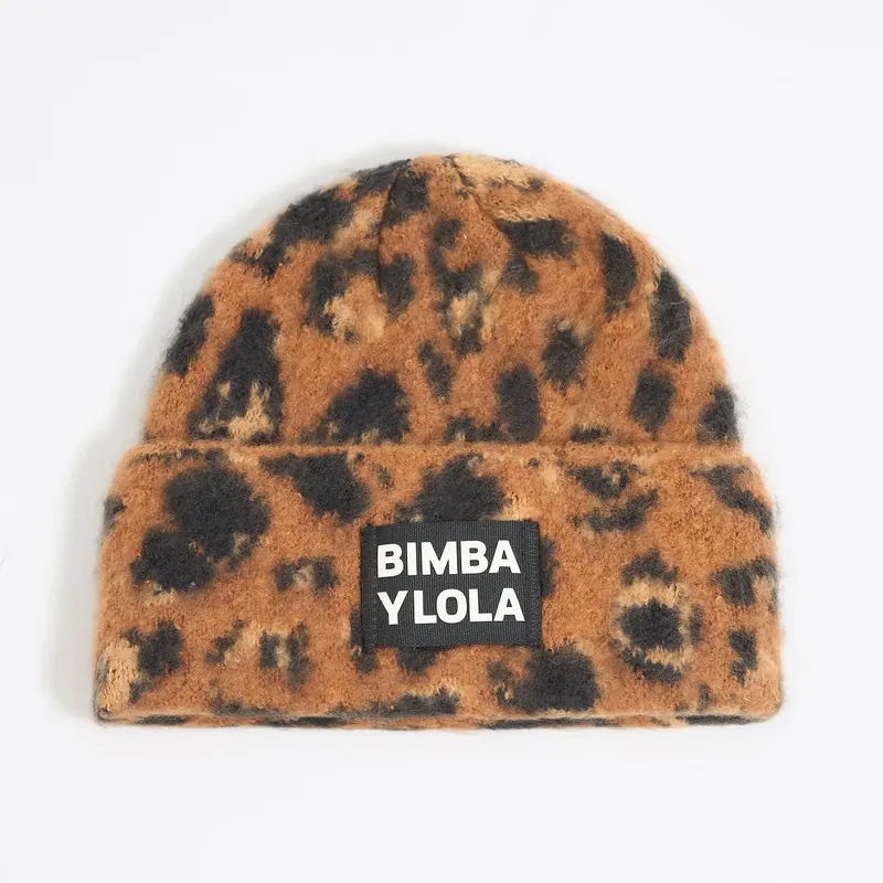 Czapka dzianina żakard animal print brązowa