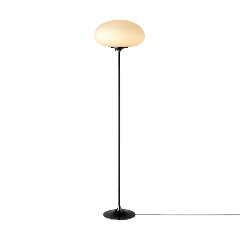 Gubi Lampa podłogowa Stemlite, czarno-chromowana, wysokość 150 cm, ściemniana