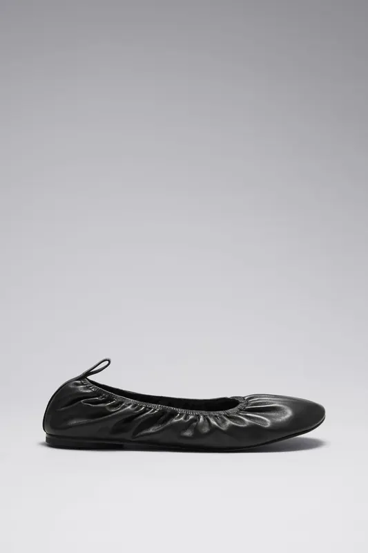 & Other Stories Luna Nappa Ballerina Black Maat: 38 | Ballerina's Outlet | Dames | Zwart