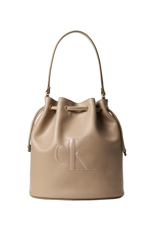 Calvin Klein Bold Large Bucket Bag Desert Taupe Maat: OS | Handtassen Outlet | Dames | Beige