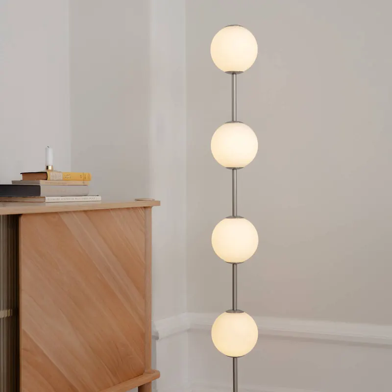 Lampa stojąca LED UMAGE Audrey, kolor stalowy, wysokość 128 cm, 4-punktowa.