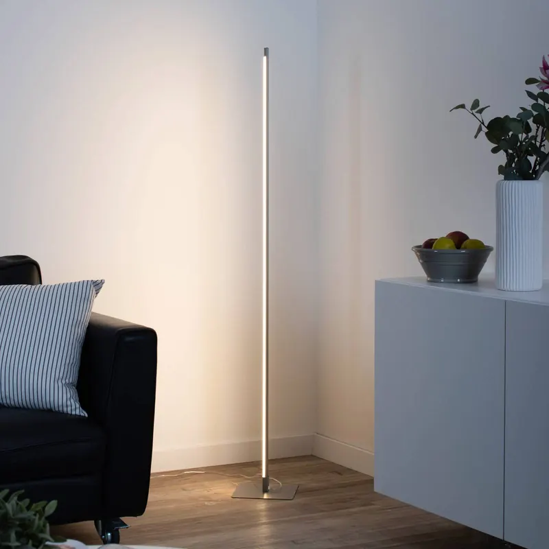 Lampa stojąca LED Bella, prosta, podstawa kątowa, stal
