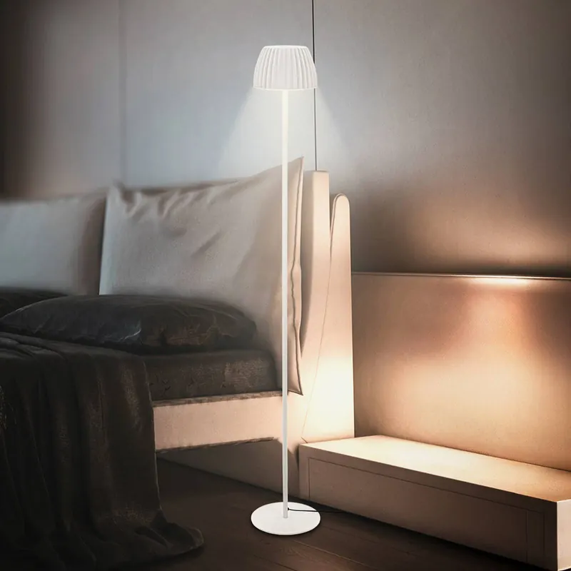 Lampa stojąca LED Loca, postarzana biel, wysokość 123 cm, tworzywo