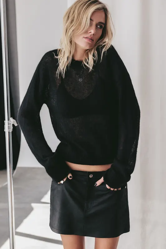 Mikuta The Black Fine Knitted Sweater Maat: M | Sweaters Outlet | Dames | Zwart