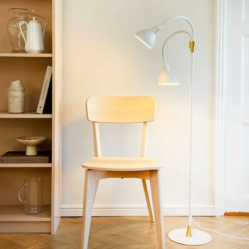 Lampa podłogowa Dyberg Larsen Lilje, biała, wysokość 135 cm, 2-punktowa