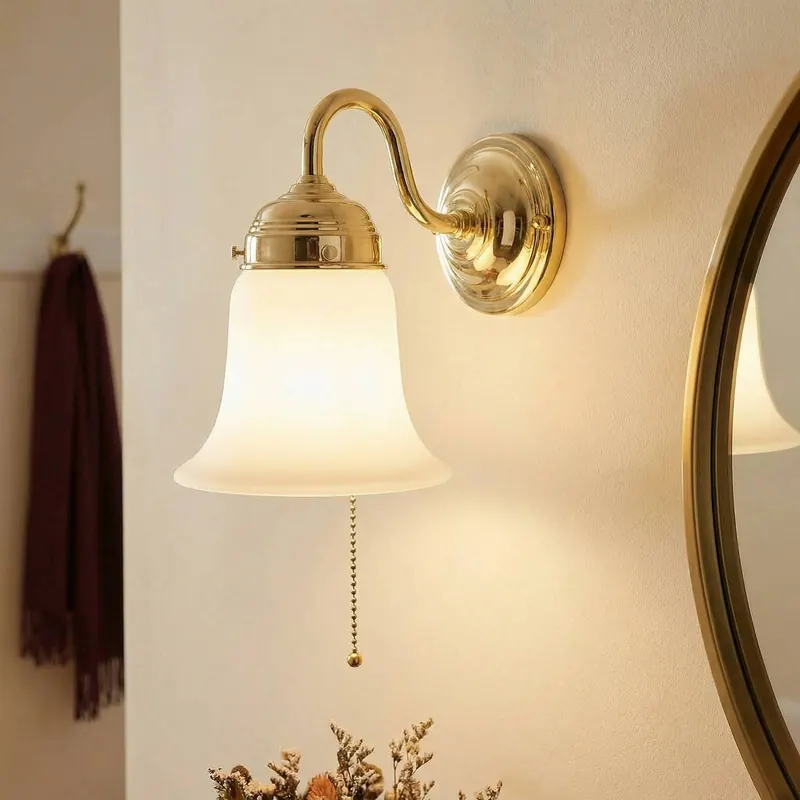 Polerowana mosiężna lampa ścienna Sibille