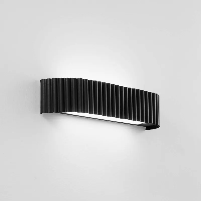 Kinkiet LED Niike, czarny, szerokość 40 cm, metal, CCT