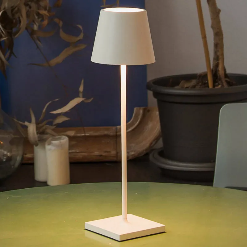 Lampa stołowa LED Toc z ładowarką USB, IP54 biała