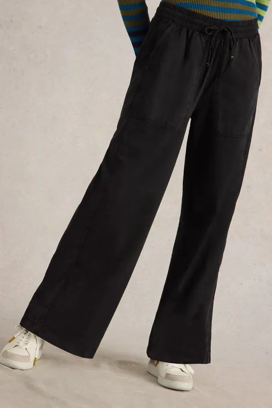 White Stuff Ava Wide Leg Jersey Jogger Pure Black Maat: 14 REGULAR | Joggingbroeken Outlet | Dames | Zwart