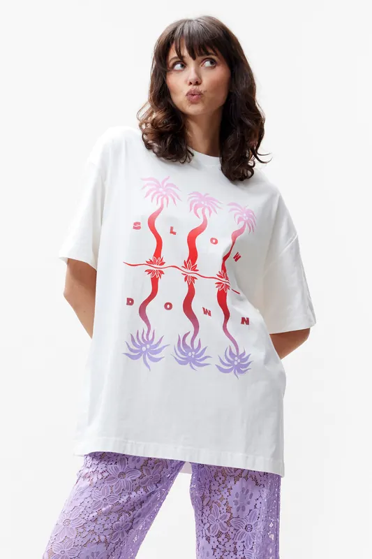 Catwalk Junkie Oversized Graphic Tshirt Off White Maat: 34 | Tops Outlet | Dames | Wit