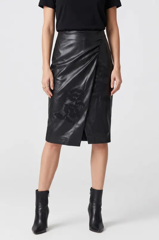 GUESS Fiona Embro Midi Ski Jet Black A996 Maat: 44 | Leren rokken Outlet | Dames | Zwart
