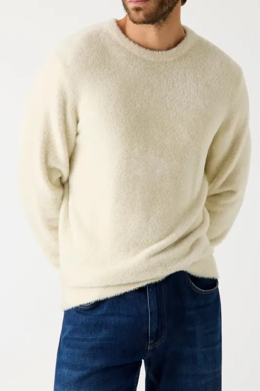 GUESS Josiah Cn Furry Swtr Quicksand Maat: M | Sweaters Outlet | Heren | Ecru