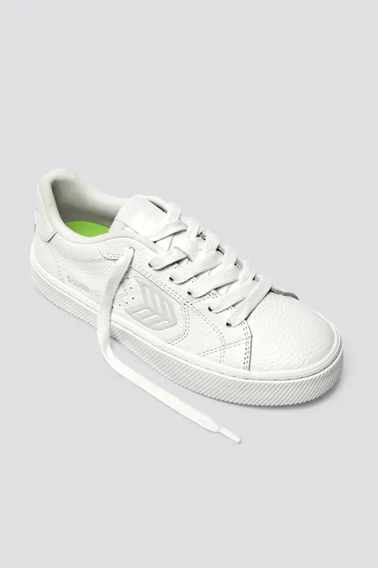 Cariuma Salvas Pebbled Leather White Ice Logo Maat: 42 | Sneakers Outlet | Unisex | Wit