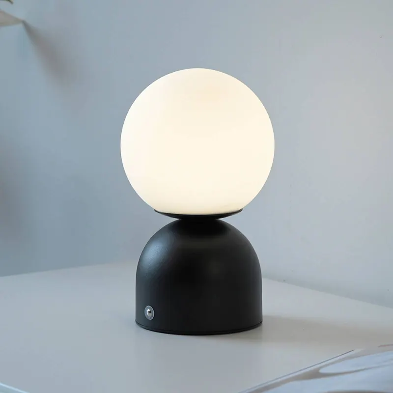 Lampa stołowa LED na akumulator RUDI, czarna, wysokość 20 cm, CCT, regulacja