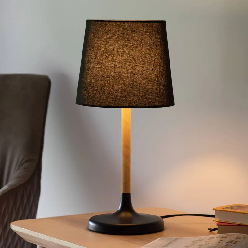 Lampa stołowa Nima z czarnym kloszem z tkaniny