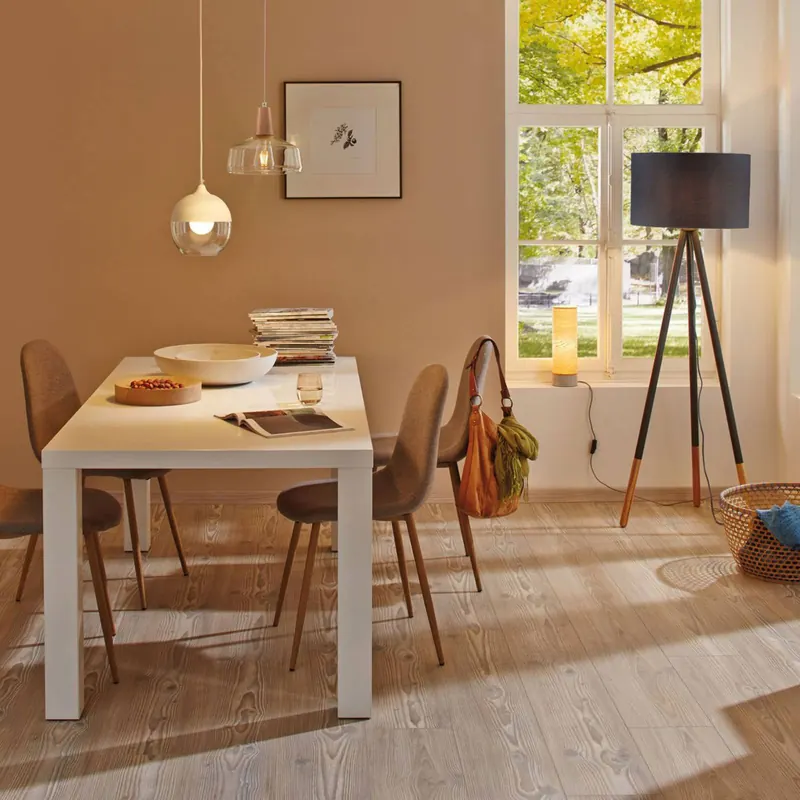 Żarówka LED E27 6,5W 2 500 K złota