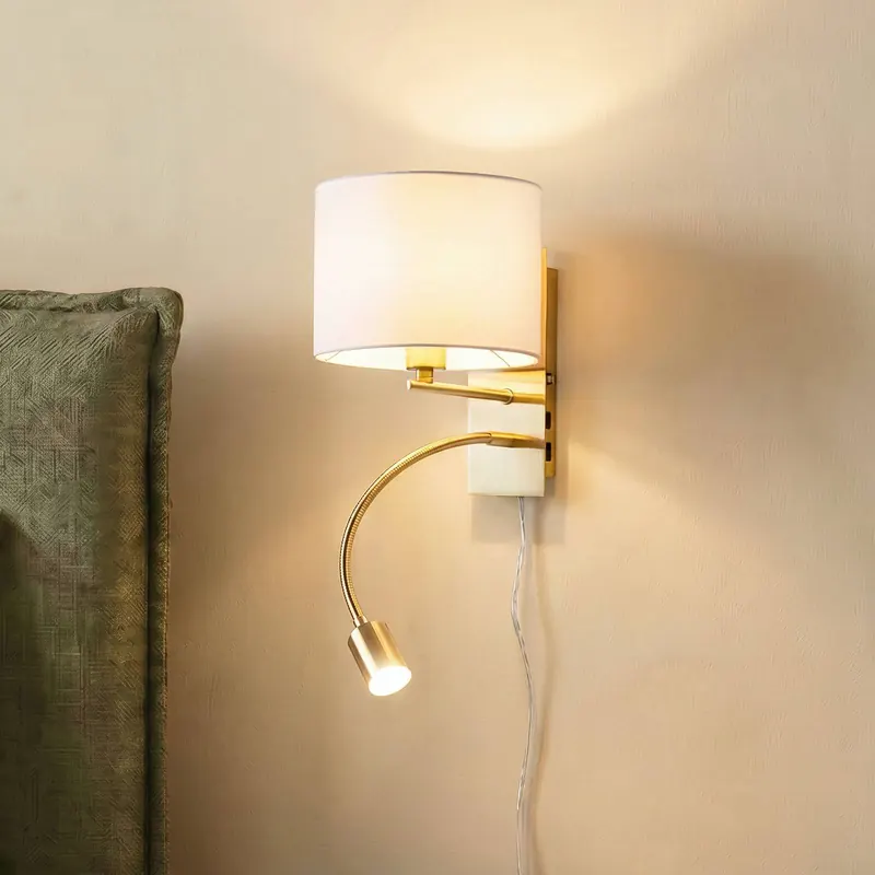 Lampa ścienna Lindby Florens, mosiądz, lampka do czytania LED, 23,5 cm
