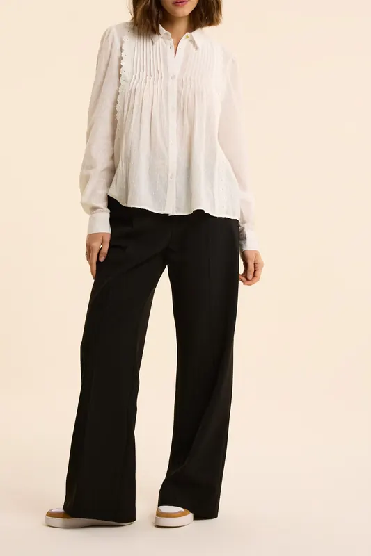 ICode White Shirt, Eyelet Embroidery & Pleated Panel Off-white Maat: M | Longsleeves Outlet | Dames | Wit