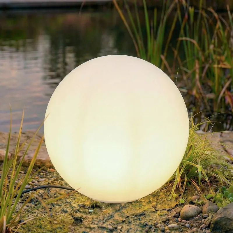 Lampa kulista Lindby Valyra, Ø 50 cm, IP54, szpikulec do ziemi