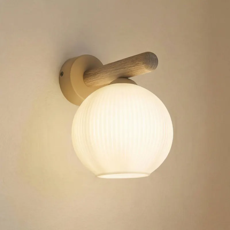 Kinkiet Virlo, drewno, szkło opalowe, wysokość 20 cm, E14