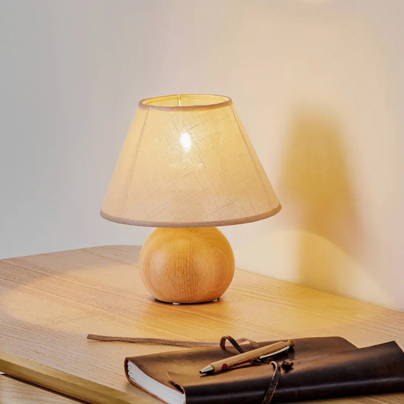 Envostar Gill lampa stołowa, drewno naturalne/klosz beżowy