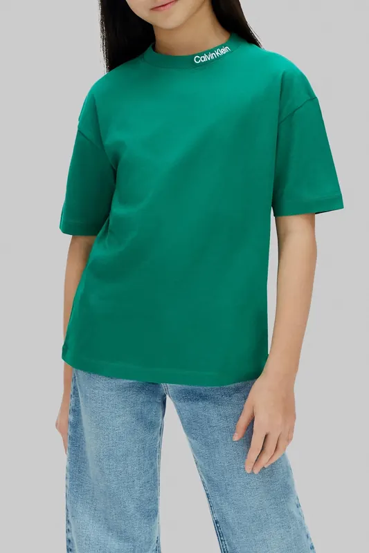 Calvin Klein Unisex Logo Embroidery Ss T-shirt Lush Meadow Maat: 4 | T-Shirts Outlet | kids | Groen