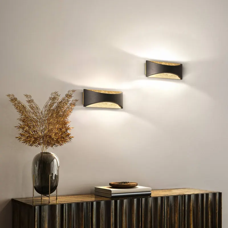 Kinkiet LED Rio, czarny/złoty liść, szerokość 23 cm, metal