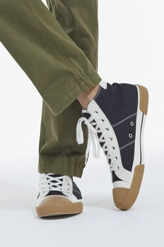 The Kooples Unisex Canvas Riding Basket With Leather Trim Black Maat: 43 | Sneakers Outlet | Unisex | Zwart