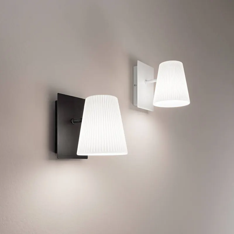 Lampa ścienna Cult, czarno-biała, szerokość 11 cm, metal/tkanina
