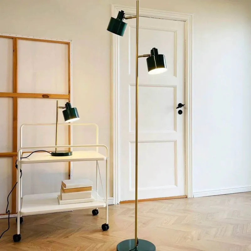 Lampa podłogowa Dyberg Larsen Ocean, ciemnozielona, 160 cm, 2-punktowa.