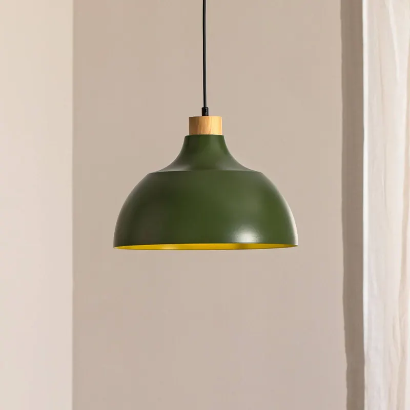 Żyrandol Envostar Kaitt, ciemnozielona, Ø 34 cm, drewniane detale