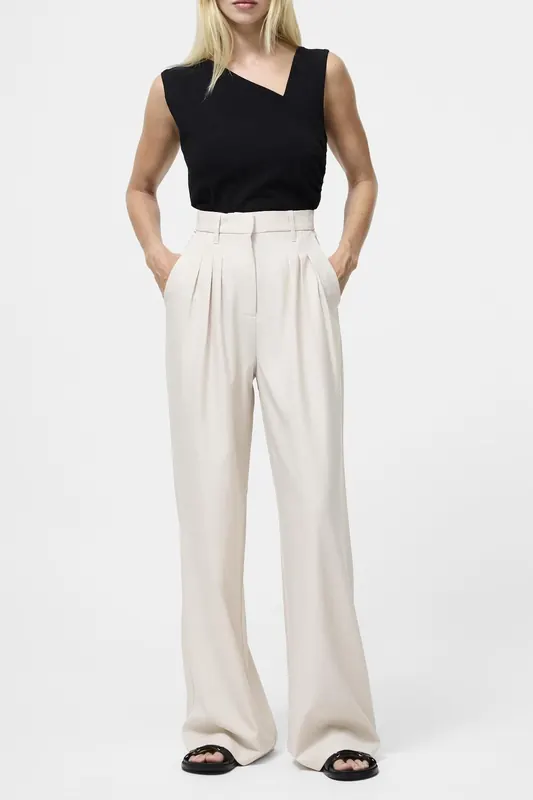 French Connection Imola Tailored Triple Pleat Sandshell Sandshell Maat: 18 | Pantalons Outlet | Dames | Beige