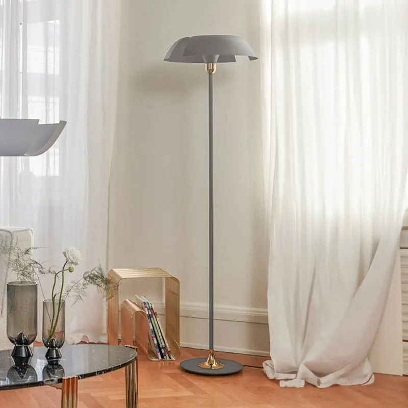 Lampa stojąca AYTM Cycnus, taupe, żelazo, wysokość 160 cm, E27