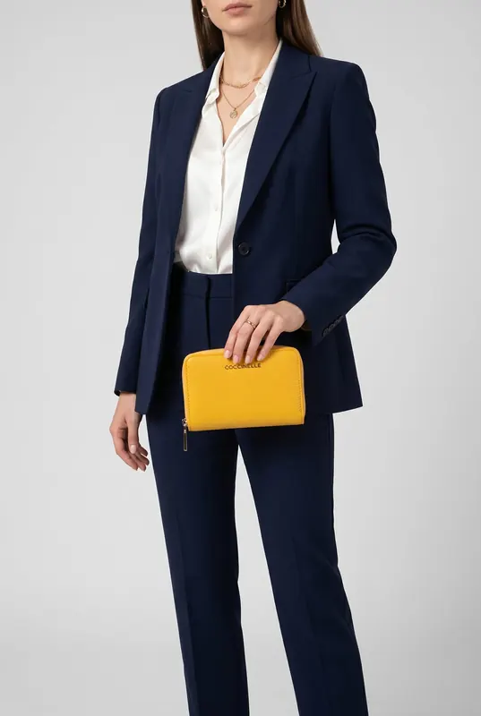 Coccinelle Metallic Soft Soleado Maat: OS | Clutches Outlet | Dames | Geel