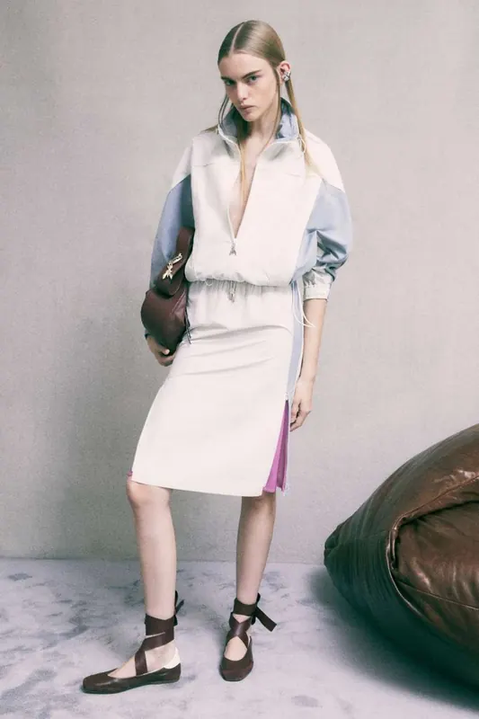 Spódnica midi utility z kontrastowymi detalami