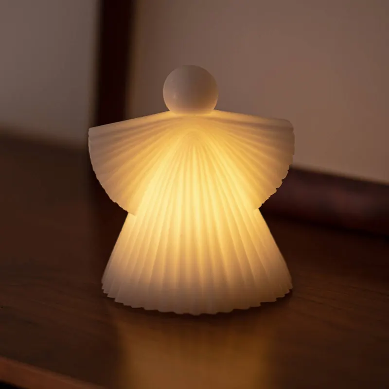 Figurka LED Asta, anioł z białego wosku 12,5cm