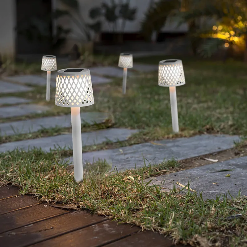 Lampa solarna LED Newgarden Gretita, biała, szpikulec do ziemi, zestaw 4